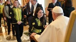 O Papa com os membros da Associação Esportiva Amadora "Esporte no Vaticano"