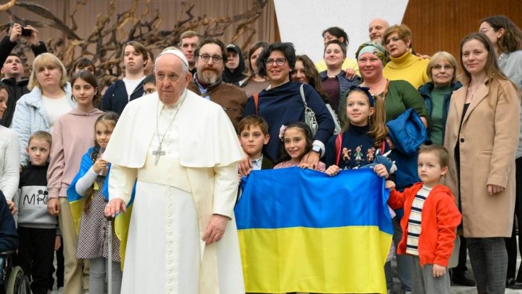 Pope Francis with Ukrainians at the General Audience of 22 February