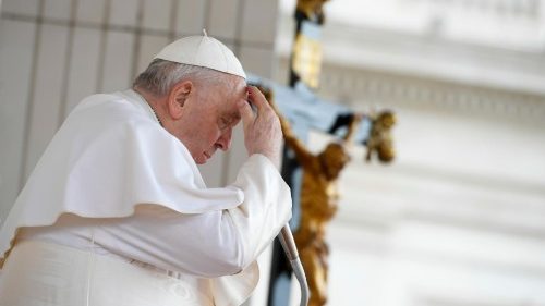 Messa del Papa per i dieci anni di pontificato. Il tweet: "Grazie delle preghiere"
