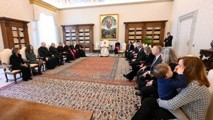 Pope Francis during his meeting with members of "isión América"