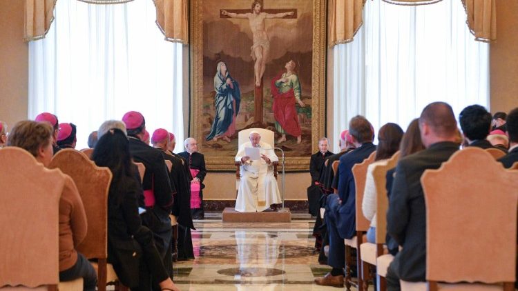 O Papa com os participantes da plenária da Comissão das Conferências Episcopais da União Europeia (COMECE)