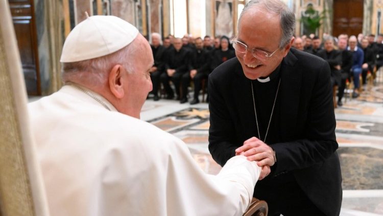 Francesco saluta l'arcivescovo di Reggio Calabria, Fortunato Morrone