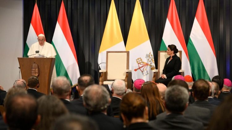 Papst Franziskus beim Treffen mit den Autoritäten Ungarns