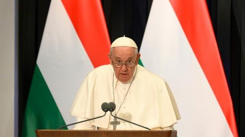 Pope urges Hungarian authorities to look beyond national boundaries