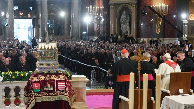 Папа Франциск на встрече с духовенством Венгрии (Будапешт, 28 апреля 2023 г.)