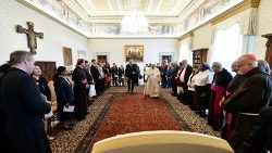 I membri della Pontificia Commissione per la Tutela dei MInori in udienza dal Papa il 5 maggio