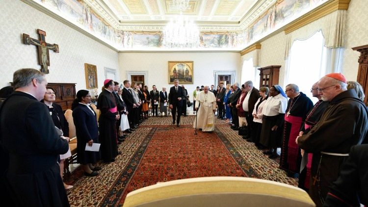 I membri della Pontificia Commissione per la Tutela dei MInori in udienza dal Papa il 5 maggio