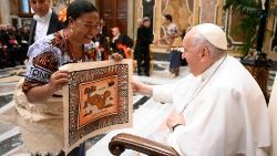 A audiência privada da "Caritas Internationalis" com Francisco no Vaticano