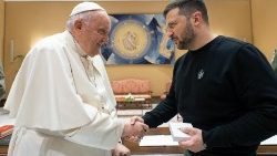 El Presidente ucraniano Volodymyr Zelensky se reúne con el Papa Francisco en el Vaticano (13 de mayo de 2023)
