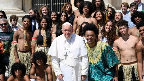 Il Papa con i ragazzi del Brasile