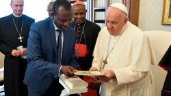 Le Pape et la délégation des promoteurs du Pacte éducatif africain, le 1er juin 2023. 