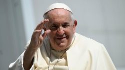 Pope Francis participates in a new podcast with young people in view of World Youth Day