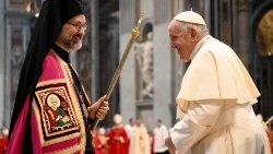 Con Papa Francesco, l'arcivescovo metropolita Job Getcha, che ha guidato la delegazione del Patriarcato ecumenico di Costantinopoli in occasione della Santa Messa in Vaticano per la Solennità dei Santi Pietro e Paolo 