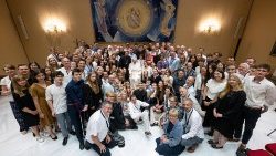 Il Papa con un gruppo di giovani polacchi del movimento "Oasi della Chiesa vivente"