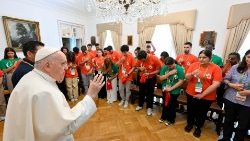 Spotkanie Papieża Franciszka z młodymi ludźmi z rejonów dotkniętych w lutym 2023 r. trzęsieniem ziemi w Turcji, Lizbona, 3 sierpnia 2023