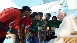 Papa Francisco com os jovens na Cerimônia de Acolhida em Lisboa