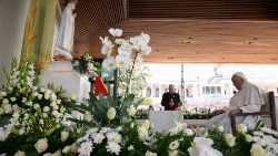 Pope Francis prays silently before the image of Our Lady of Fatima