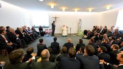 O Papa no encontro com os jesuítas em Lisboa (Vatican Media)