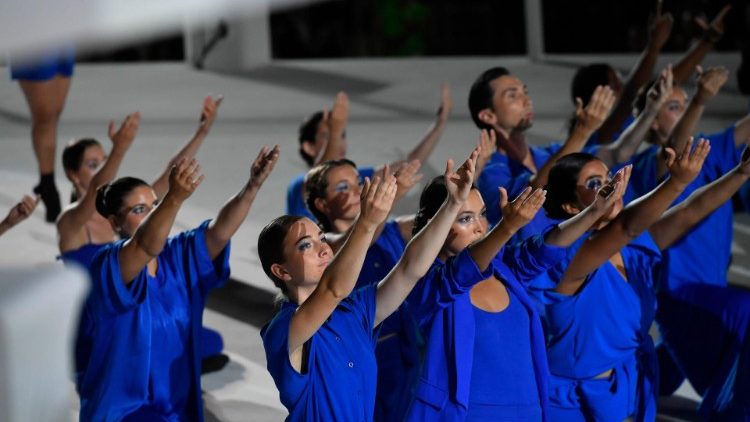 Tanz-Performance in marianischem Blau