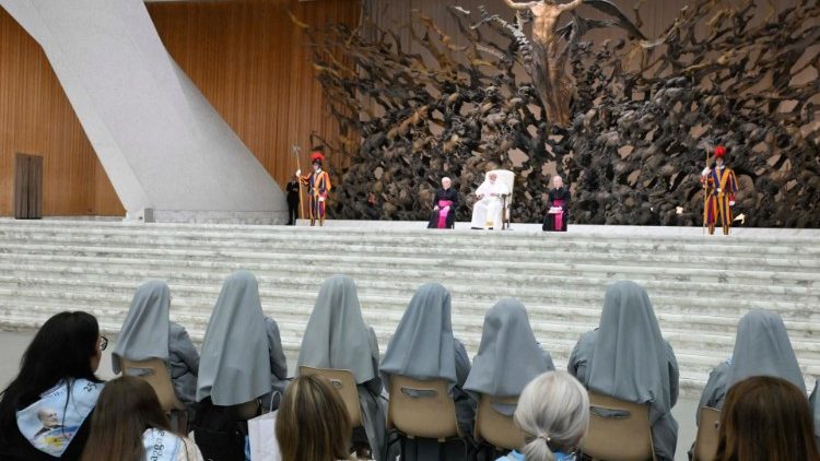 Audiência na Sala Paulo VI aos participantes da peregrinação promovida pelas Irmãs Discípulas de Jesus Eucarístico (Vatican Media)