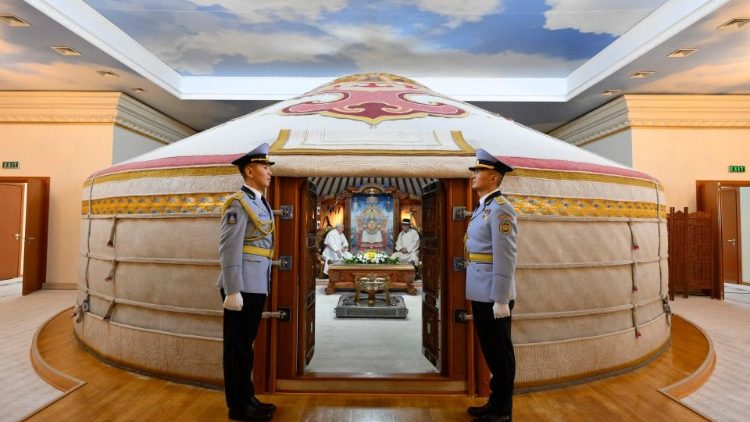 Il Papa e il presidente mongolo nella Gran Ger