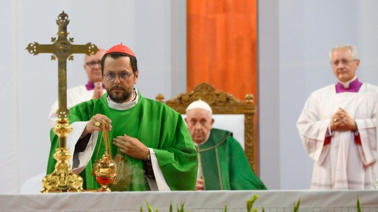 Zelebrant am Altar: Kardinal Giorgio Marengo 