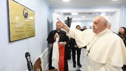 Der Papst bei Einweihung des Sozialzentrums ,Haus der Barmherzigkeit'