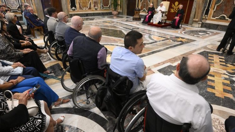 El Papa recibe en el Vaticano a los miembros de la Asociación Nacional de Mutilados e Invalidos del Trabajo (ANMIL)