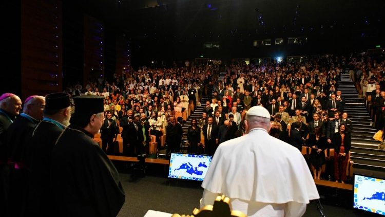 El Papa Francisco durante la sesión conclusiva de los Encuentros Mediterráneos