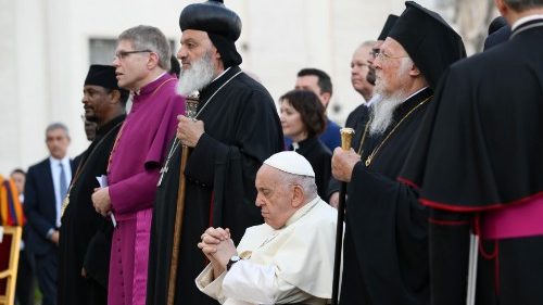 Pope at vigil: May God grant Synod the “gift of listening” 