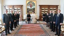 L'incontro del Papa con Dina Boluarte Zegarra, presidente della Repubblica del Perù