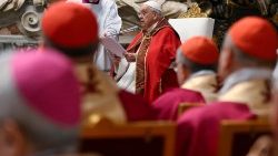 Santa Missa em em sufrágio do Sumo Pontífice Bento XVI e dos Cardeais e Bispos falecidos durante o ano