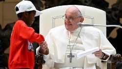 Papa Francisco o encontro com as crianças na Sala Paulo VI 