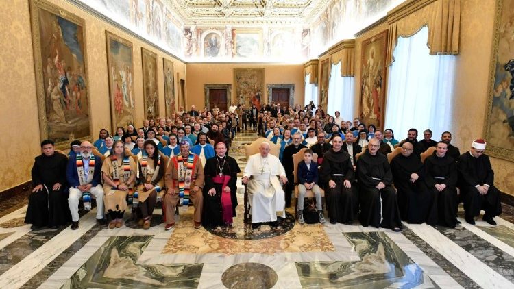 Le Pape et les participants au congrès sur Maria de Ágreda.