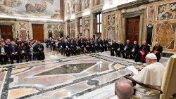 Audience aux centres d'écoute italiens pour la protection des mineurs, le 18 novembre 2023, en salle Clémentine du Palais apostolique. 