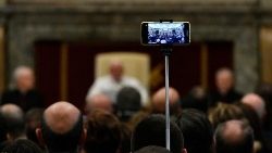 Lors de l'audience du Pape accordée à différents groupes de presse italiens, ce jeudi 23 novembre.