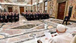 Papa com representantes das populações do centro da Itália atingidas pelo terremoto de 2016-2017 (Vatican Media)