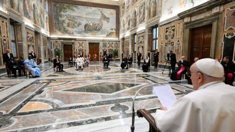 Il Papa nell'udienza agli ambasciatori