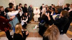 Papa com delegação das "Sentinelas da Sagrada Família"