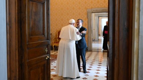  Les présidents du Kazakhstan et de Colombie au Vatican