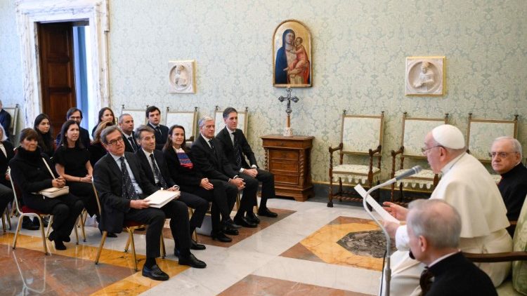 Papst Franziskus mit der Delegation des „Real Club de Tenis Barcelona"