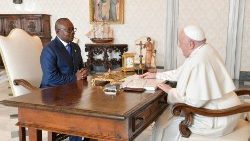 El Papa conversa con Umaro SIssoco Embalo, Presidente de la República de Guinea Bissau