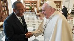 Papa Francisco com o Primeiro-Ministro da República Democrática de São Tomé e Príncipe, Patrice Émery Trovoada