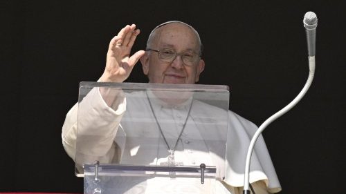 El Papa: No a los cristianos de salón o sacristía sino en camino como Jesús 
