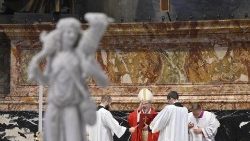 Il cardinale Parolin durante la Messa con i partecipanti al Convegno Internazionale sulla Fomazione dei sacerdoti
