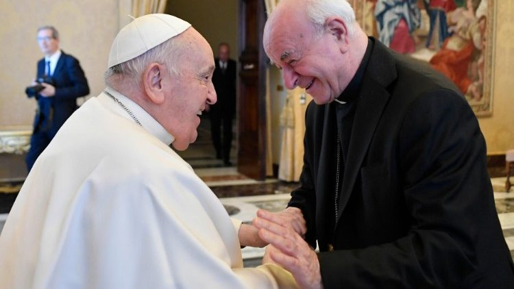 O Papa com dom Vincenzo Paglia, presidente da Pontifícia Academia para a Vida