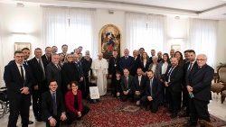Il Papa con gli organizzatori della Giornata mondiale dei bambini