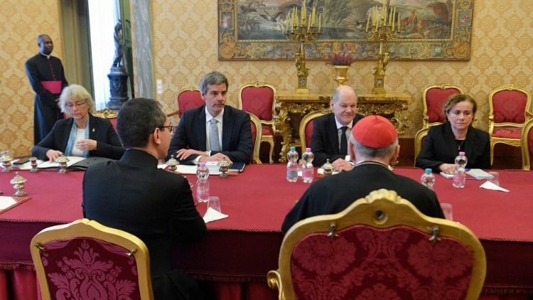 El Canciller Scholz conversa en la Secretaría de Estado con el cardenal Parolin