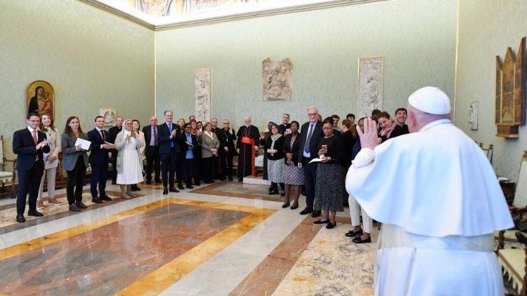 Le Pape lors de l'audience avec les membres de la Commission pontificale pour la protection des mineurs