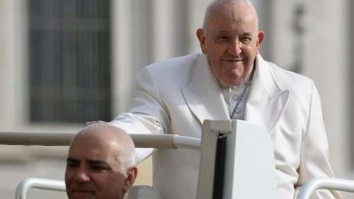 El Papa: Las virtudes, reflejo de Dios en un mundo que distorsiona su imagen